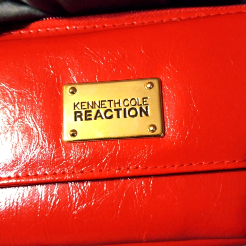 Kenneth Cole Wallet - Picture 3 of 5